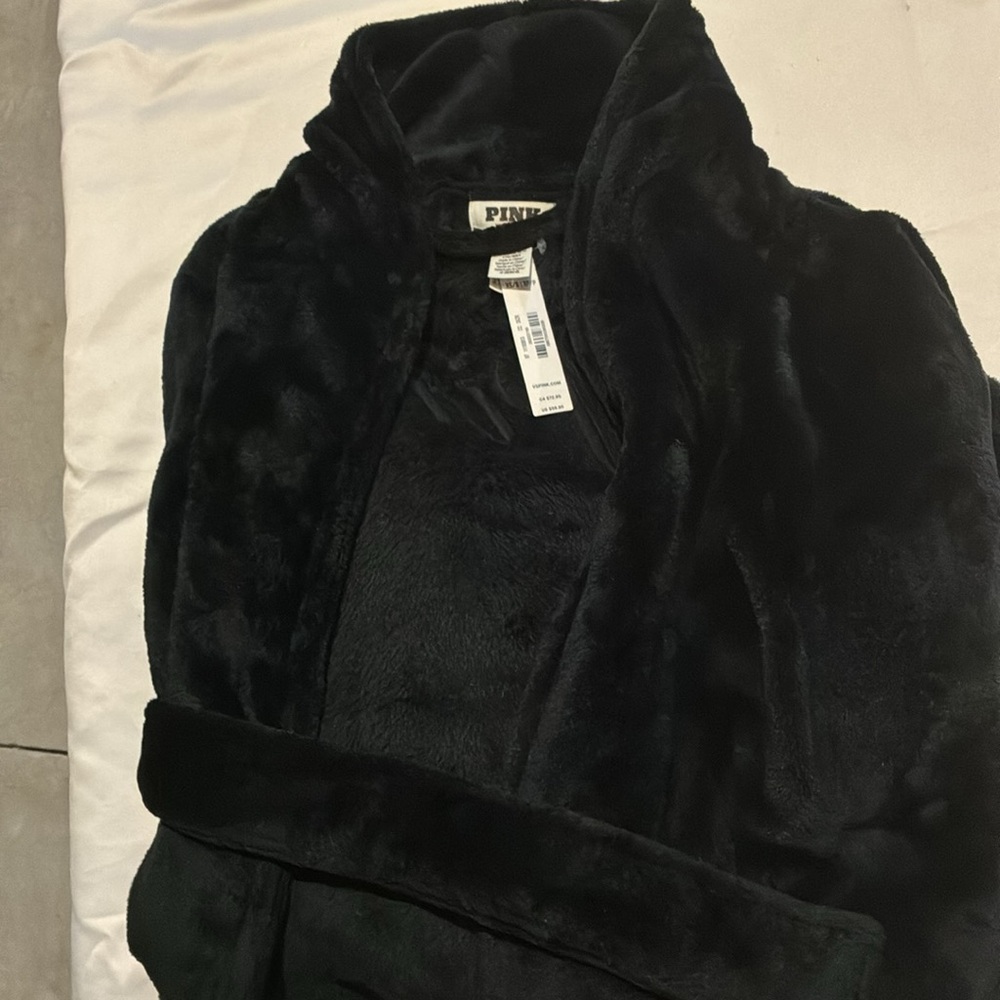 New Victoria's Secret PINK Robe Plush Black Logo NWT Great for college dorm - Picture 4 of 8
